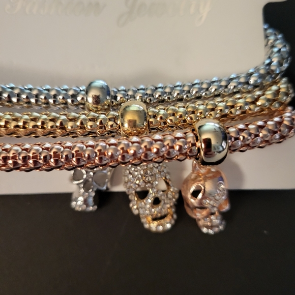 **SALE** Rose Gold Tone Shimmery Rhinestone Skull Pendant Bracelet. New. - Picture 3 of 4